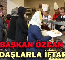 Başkan Özcan, vatandaşlarla iftar yaptı