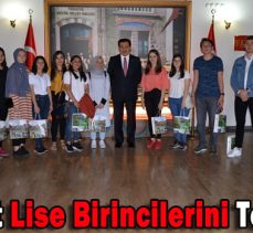 Vali Ümit Lise Birincilerini Tebrik Etti