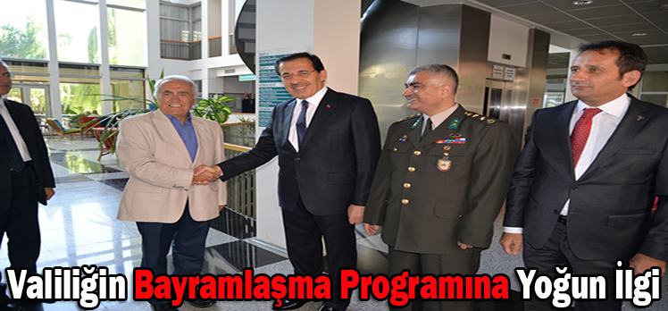 Valiliğin Bayramlaşma Programına Yoğun İlgi