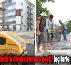 Başkan Özcan silindirin direksiyonuna geçti, işçilerle parke taşı döşedi