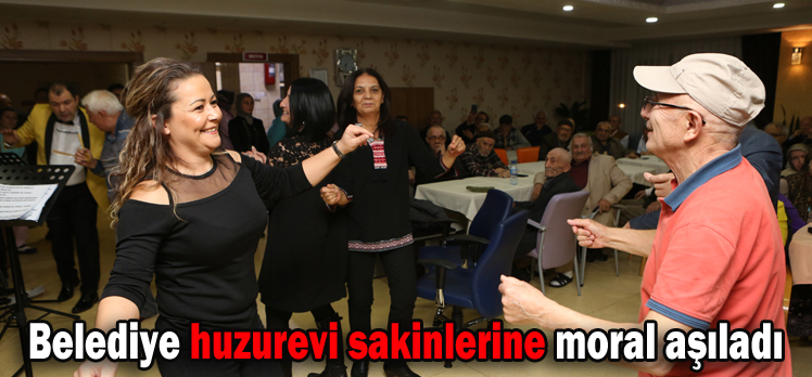 Belediye huzurevi sakinlerine moral aşıladı