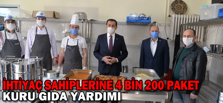 İHTİYAÇ SAHİPLERİNE 4 BİN 200 PAKET KURU GIDA YARDIMI