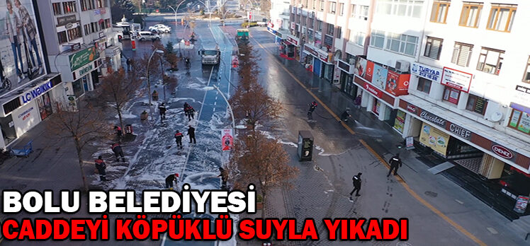 BOLU BELEDİYESİ CADDEYİ KÖPÜKLÜ SUYLA YIKADI