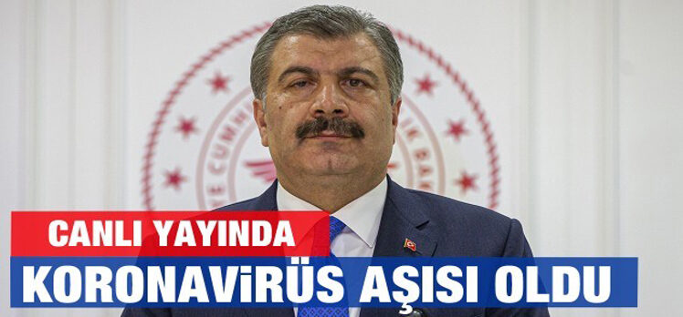 Fahrettin Koca, canlı yayında aşı oldu