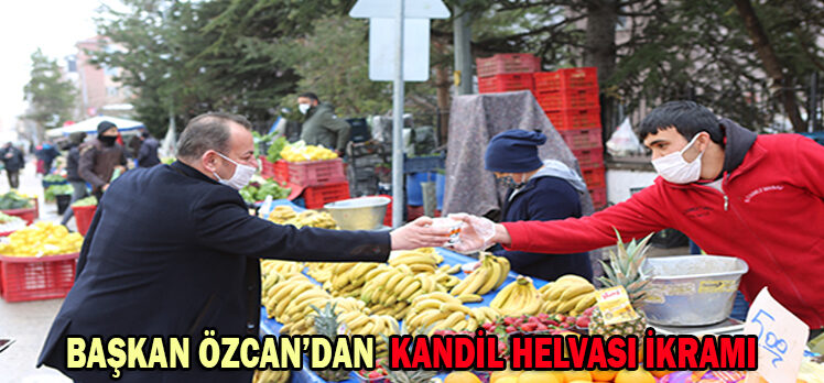 Başkan Özcan’dan kandil helvası ikramı