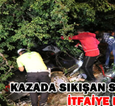 KAZADA SIKIŞAN SÜRÜCÜYÜ İTFAİYE KURTARDI