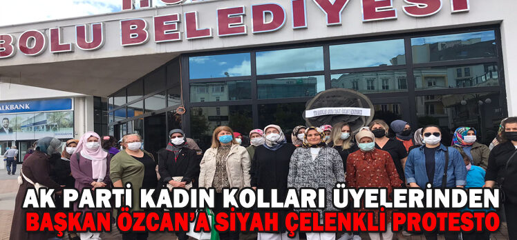 AK PARTİ KADIN KOLLARI ÜYELERİNDEN BAŞKAN ÖZCAN’A SİYAH ÇELENKLİ PROTESTO