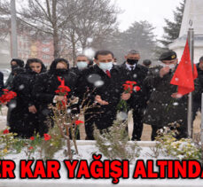 ŞEHİTLER KAR YAĞIŞI ALTINDA ANILDI